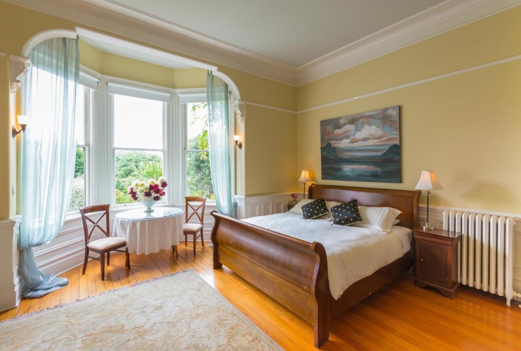 Fairholme Manor Inn Victoria Room photo