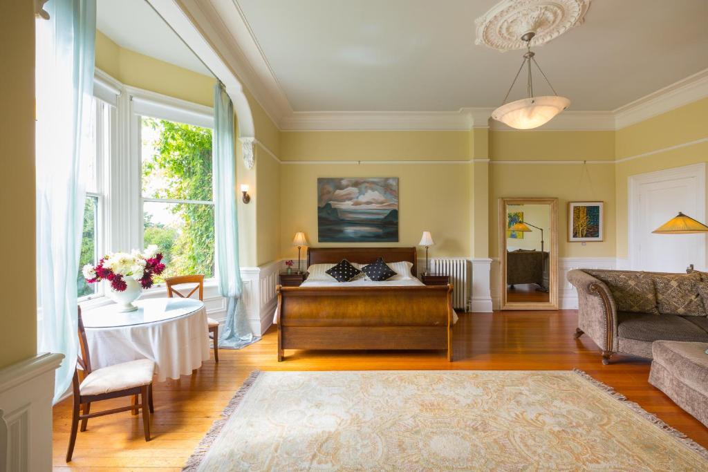 Fairholme Manor Inn Victoria Room photo