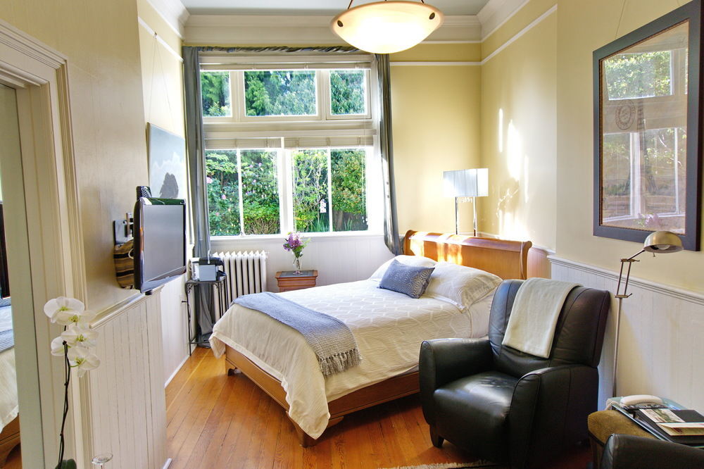 Fairholme Manor Inn Victoria Exterior photo